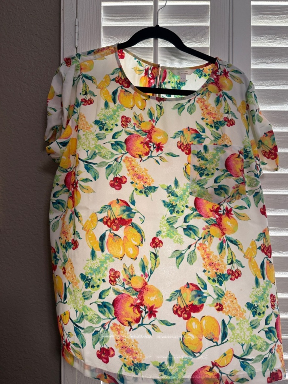 LC Lauren Conrad White Floral Fruit Short Sleeve Blouse